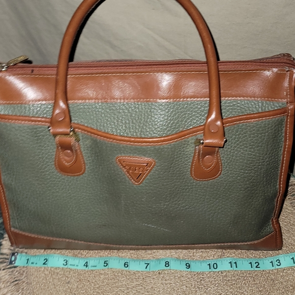 Guess purse - Picture 3 of 14